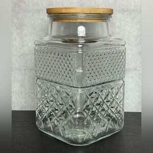 Large (60 oz./1.8 L) Embossed Glass Jar with Air Tight Bamboo Lid